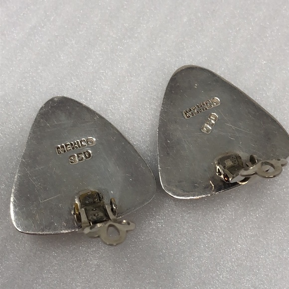 Vintage Taxco Mexico Earrings 950 Silver Tiger Eye Onyx Clip On Triangular Inlay - Picture 2 of 9